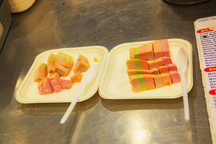 Mumbai: Street Food and Night Markets Tour - Chowpatty Beach and a one-hour local picnic