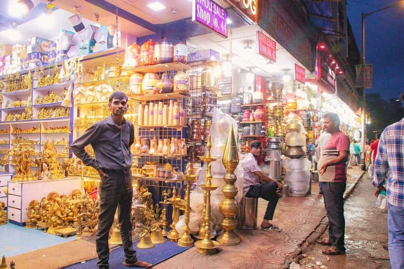 Mumbai: Street Food and Night Markets Tour - What the guides add to the evening