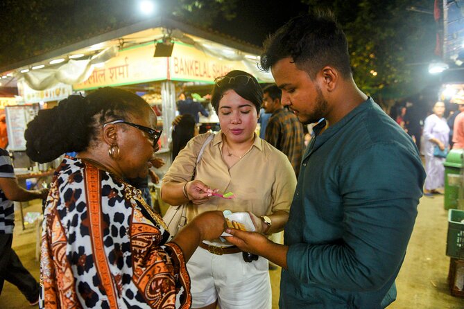 Mumbai Street Food & Bazaar Tour with Local Transport - Starting At Churchgate And Setting The Mumbai Scene