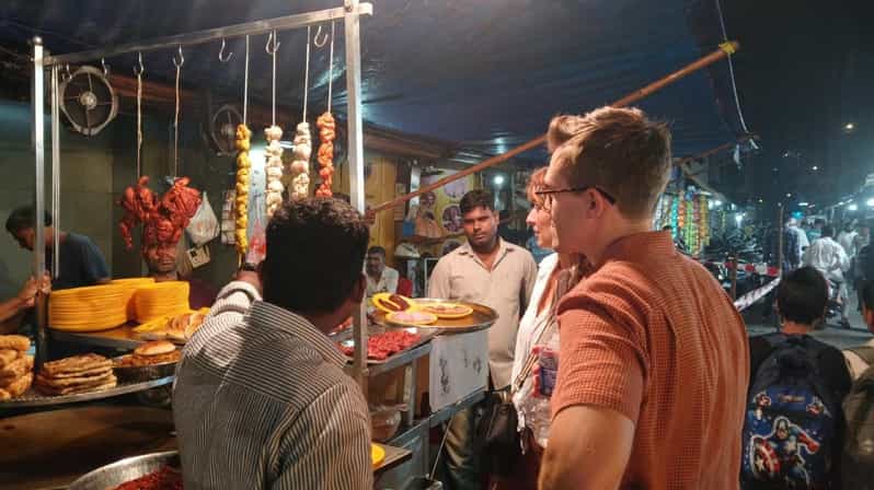 Mumbai Street Food Tour with Evening Bazaar Walk - Bori Mohalla and the historic ice cream finish