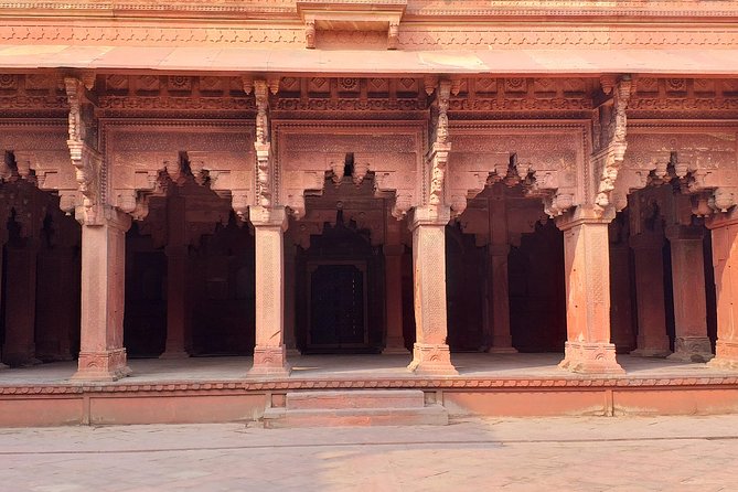 Mumbai to Agra Taj Mahal Day Trip with Return Flights and Lunch - Lunch at Golden Street Restaurant