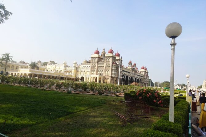 Mysore Palace + Jaganmohana Art Gallery + Devaraja Market = Mysore Heritage Walk - Devaraja Market: the city beyond the palace