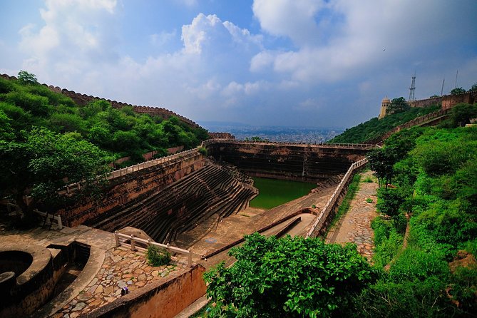 Nahargarh Water Walk - Guided 2-Hour Heritage Tour in Jaipur - Channels, aqueducts, and the engineering underfoot