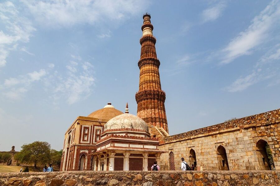 New Delhi, Agra & Jaipur: 3-Day India Golden Triangle Tour - The driver and guide setup