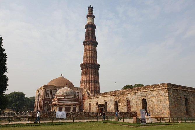 New Delhi and Old Delhi Private Tour 4-8 Hours - Customizable - Lotus Temple offers a quiet pause