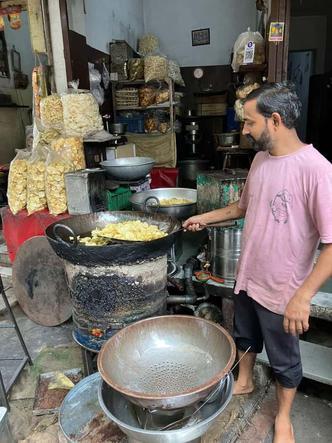 Old city heritage walk and local life experience - Local snacks, masala chai, and famous sweets