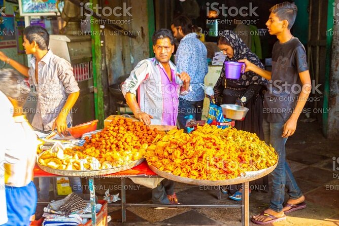 Old Delhi Cultural, Temples, Heritage Walking Street Food Tour - Gurudwara Sis Ganj Sahib and community service