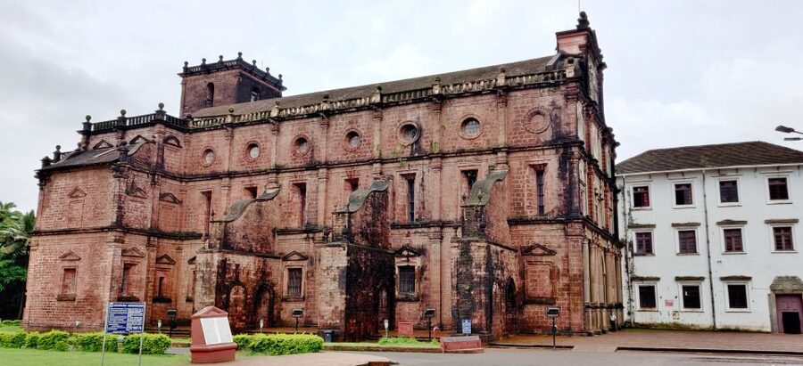 Old Goa: Walking Tour of Heritage Churches - Meeting at Viceroys Arch