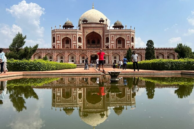 Old & New Delhi Private Tour - Half or Full Day (Rated Excellent) - Gurudwara Bangla Sahib brings a spiritual change of pace