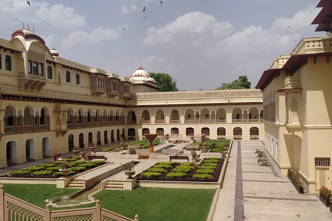 One Day Private Tour of Jaipur with Guide - Why a private car matters in Jaipur