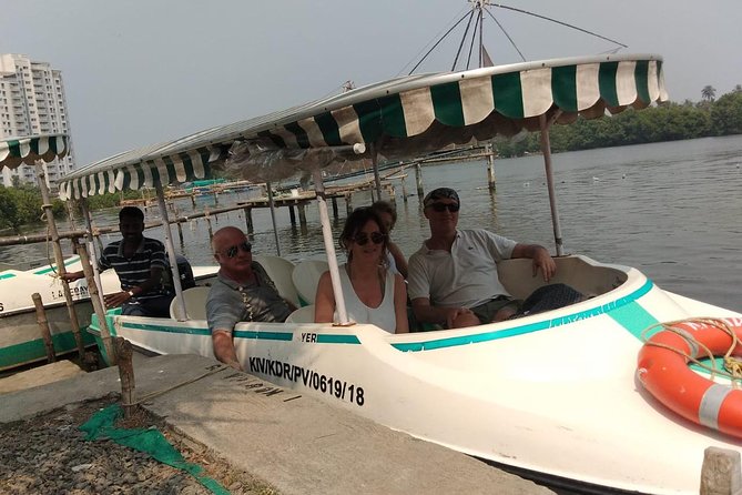 One hour Backwater Tour and tuk tuk tour in kochi with pickup - Mattancherry Palace and the Paradesi Synagogue