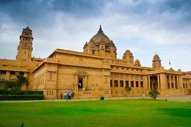 One Way Kumbhalgarh Fort and Jain Temple Tour from Udaipur to Jodhpur - The morning pickup in Udaipur
