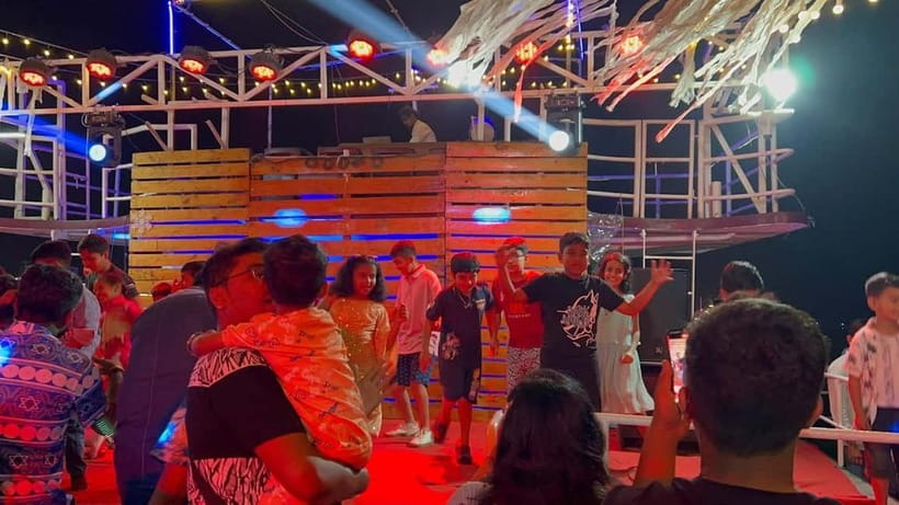 Panaji: Dinner Cruise in Goa with Hotel Transfer and 2 Beers - Goan Dance, Magic, And The Party Floor