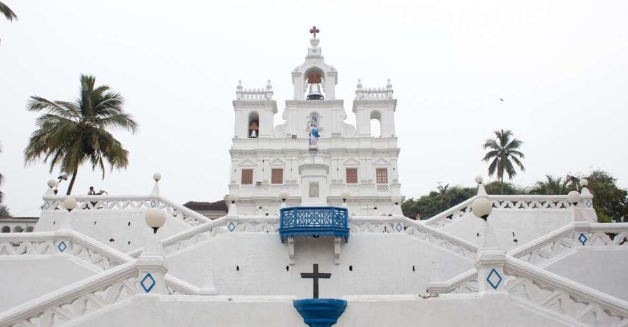 Panaji: Fontainhas Neighborhood Cultural Guided Walking Tour - Up the stepped street toward Altinho Hill