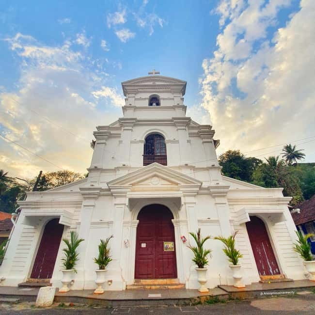 Panaji: Heritage Walking Tour in Fontainhas Latin Quarter - Fontainhas Through Stories, Chapels, and Street Details