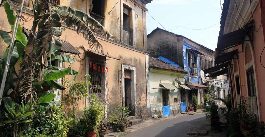 Panjim: Guided Walk Tour of Portuguese-Influenced Goa - Up Altinho Hill through stepped streets