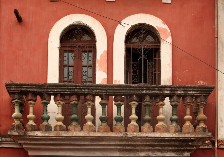 Panjim: Guided Walk Tour of Portuguese-Influenced Goa - Colonial buildings around the Old High Court