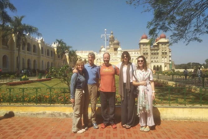 Pete City Walk - Avenue Road and Anjaneya Swamy Temple