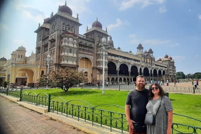 Pete walk, an immersive walking tour in Bangalore with a guide - KR Market: flowers, fruit, spices, and noise