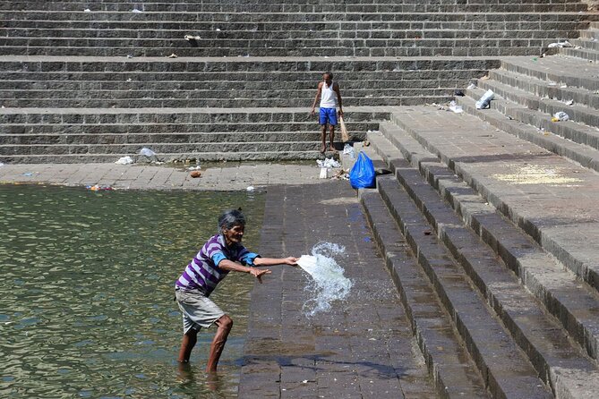 Premium Mumbai Sightseeing Tour - Marine Drive and Girgaum Chowpatty