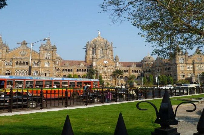 Private 8 Hours Mumbai City Sightseeing and Dharavi Slum Tour - Marine Drive, Chowpatty, and the city from the road