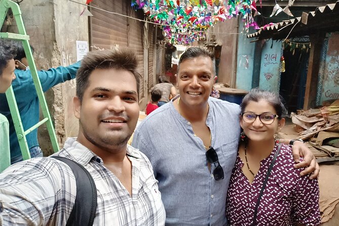 Private 8 Hours Mumbai City Sightseeing and Dharavi Slum Tour - Hanging Gardens and a view toward Malabar Hill