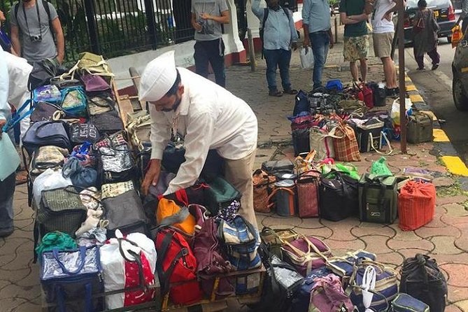 Private Combo Tours Sightseeing + Dharavi Slum + Dhobi Ghat & Dabbawalas - How the Private Vehicle Changes the Day