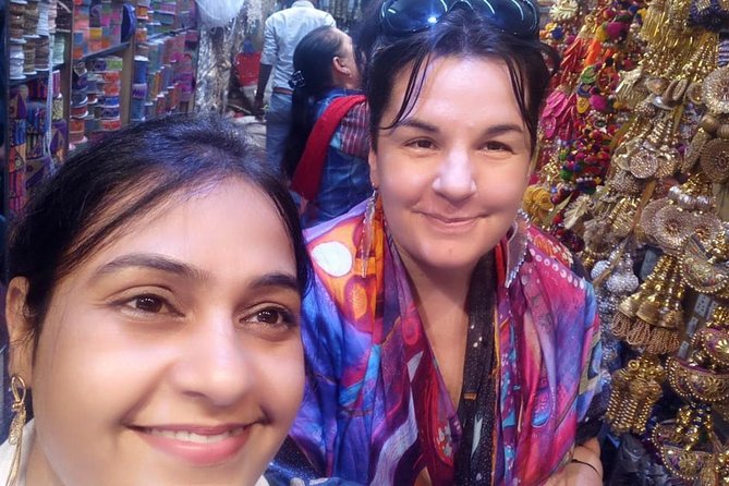Private Customized Delhi Shopping Tour with Female Consultant - Why a private shopping guide helps in Delhi