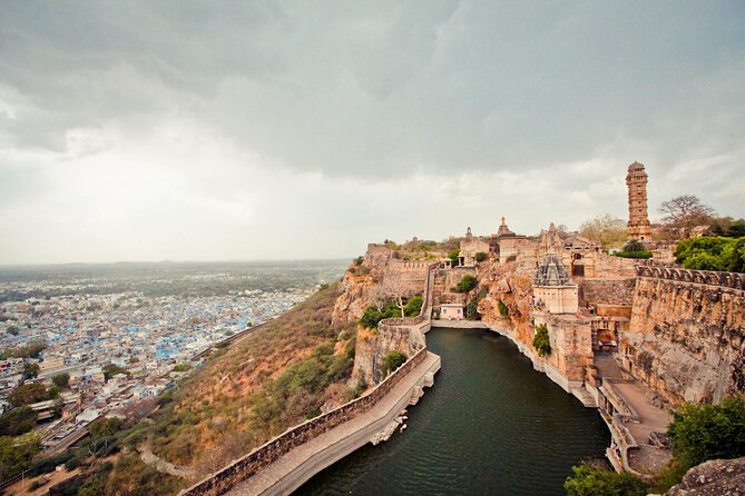 Private Day Trip to Chittorgarh from Udaipur with Guide Option - Entering Chittorgarh Fort