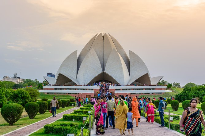 Private Delhi Temples and Spiritual Sites 6 Hours Tour - Lotus Temple and the Bahai message