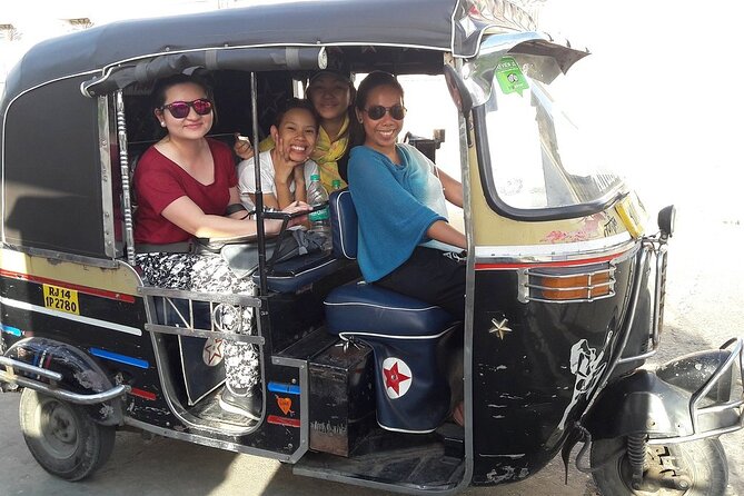 Private Full Day Jaipur Tour by Tuk-Tuk - Amber Fort takes the morning seriously