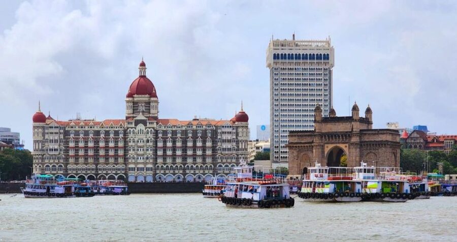 Private Full-Day Mumbai Sightseeing & Dharavi Slum Tour - Oval Maidan, Colaba Causeway, and the colonial streets