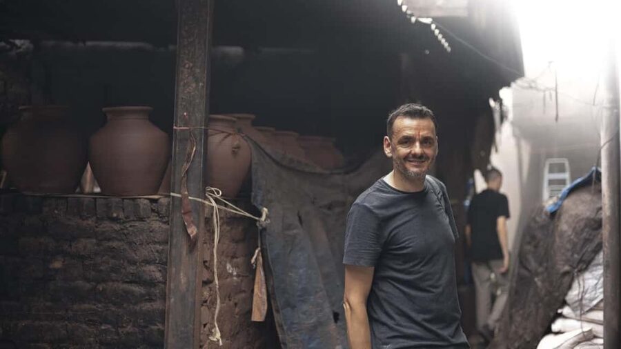 Private Full-Day Mumbai Sightseeing & Dharavi Slum Tour - Guides, drivers, and the private format