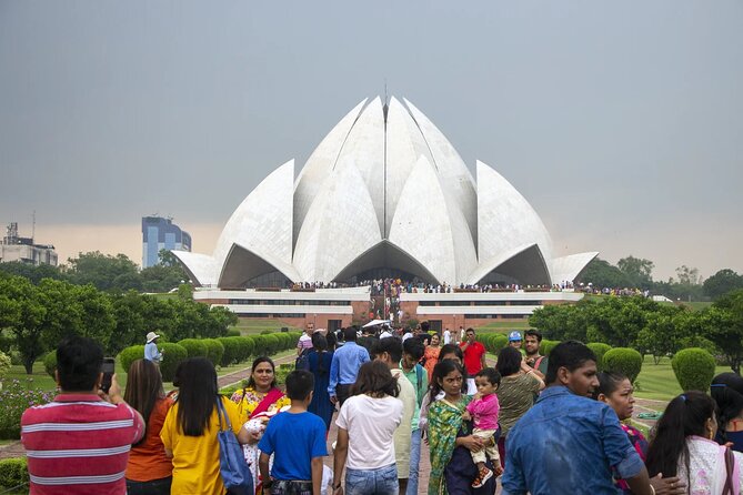 Private Full Day Old and New Delhi City Tour by Car - India Gate and the presidential avenue