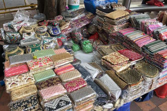 Private Full Day Shopping Tour in New Delhi - What this Delhi shopping tour actually offers