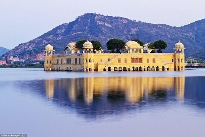 Private Full-Day Sightseeing Tour of Jaipur’s Heritage by Car - Hawa Mahal: begin with Jaipur’s famous pink facade