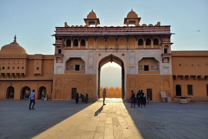 Private Full Day Tour of Jaipur Historical and Heritage Places - Two hours inside City Palace