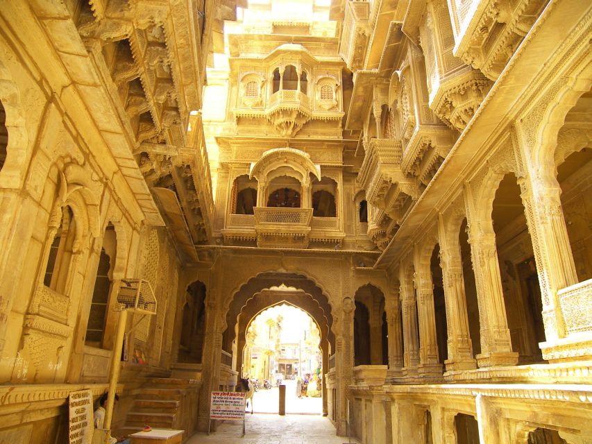 Private Full Day Tour of Jaisalmer with Guide - Mandir Palace and a change of scale