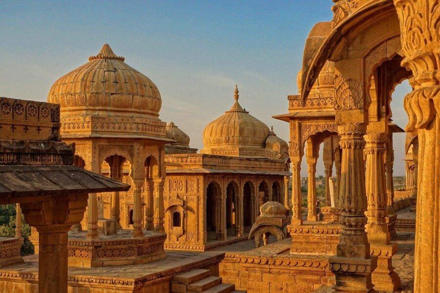 Private Full Day Tour of Jaisalmer with Guide - Walking through the Old Market