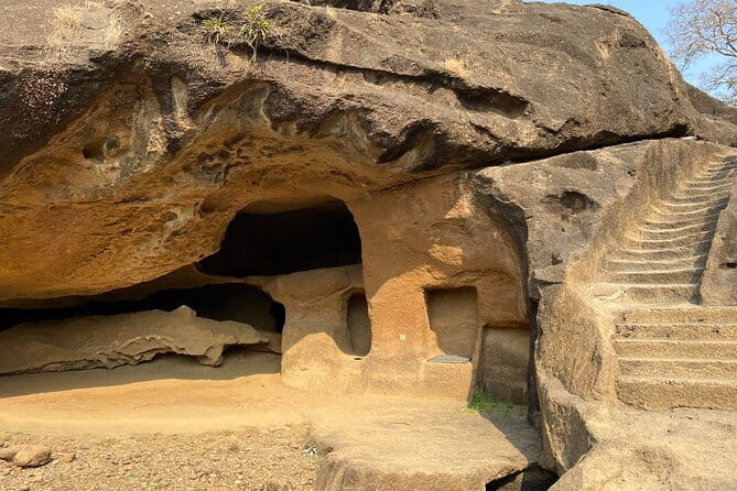 Private Guided Tour in Kanheri Cave with Transfers - What the guide adds to the stonework