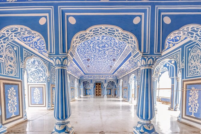 Private Jaipur Tour with Guide & All Entry Tickets - Hawa Mahal and the royal women’s city view