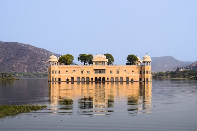 Private Jaipur Tour with Guide & All Entry Tickets - Royal Gaitor Tumbas, a quieter close to the day