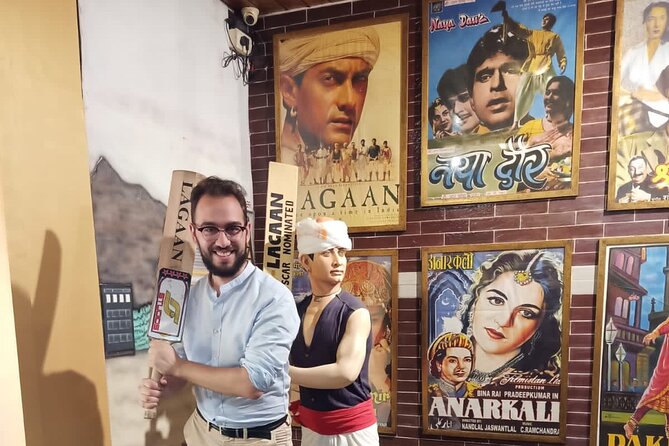 Private Mumbai City Tour and Bollywood Tour Combo with Transport - The three-hour Bollywood studio visit
