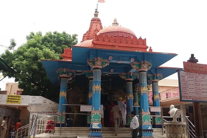 Private One Day Trip to Pushkar from Jaipur - The gold figures at Nasiyan Jain Temple