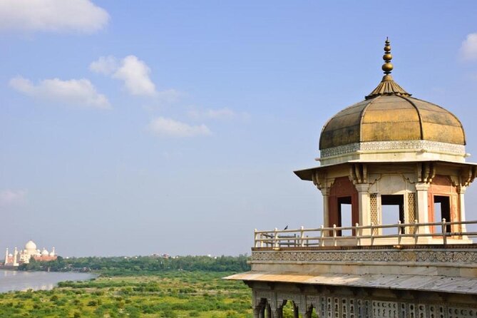 Private Same-Day Taj Mahal & Agra Fort Tour from Jaipur by Car - Meeting your Agra guide