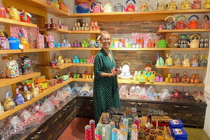 Private Shopping Tour in Jaipur - Seeing jewelry made at Ratnavali Arts