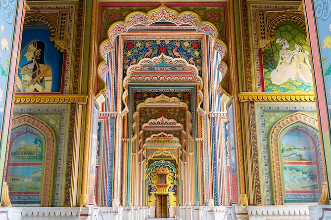 Private Tour of Jaipur's Most Instagrammable & Photogenic Spots - Jal Mahal, a palace viewed from the shore