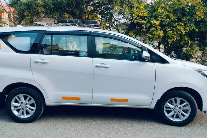 Private Transfer Agra to Delhi - Choosing your destination: Delhi, Noida, Gurugram, or the airport