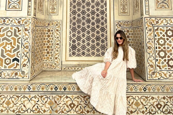 Private Transfer Agra to Delhi - The private car and what the price covers