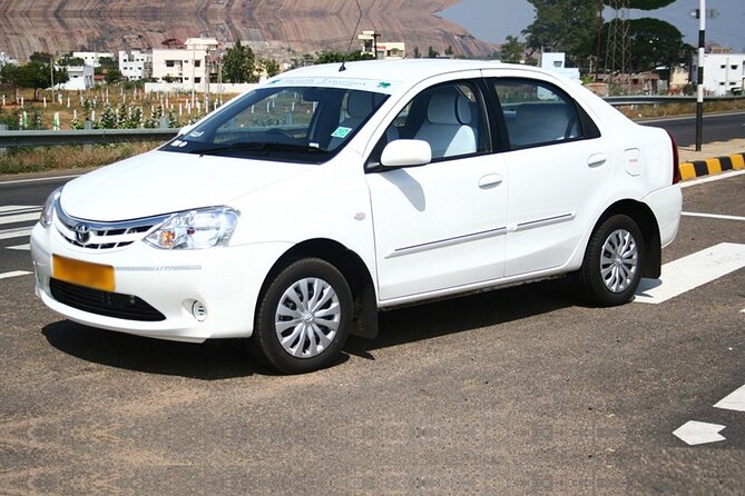 Private Udaipur Sightseeing Tour by Tuk-Tuk or Car with Driver - Nehru Park, Fateh Sagar Lake, and Moti Magri